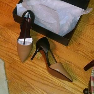 Report signature woman lorraine