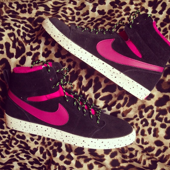 Nike Shoes - Nike Skinny Dunks