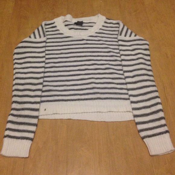 Black and white crop sweater