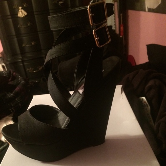 Steve Madden Shoes - Steve Madden xfoliate wedge