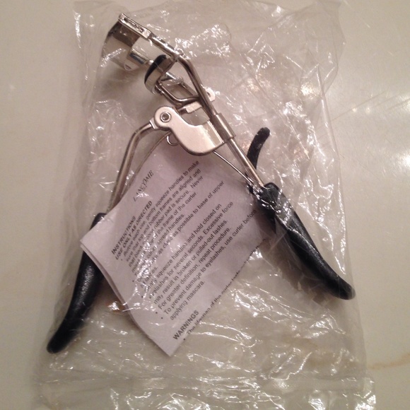 Eyelash curler