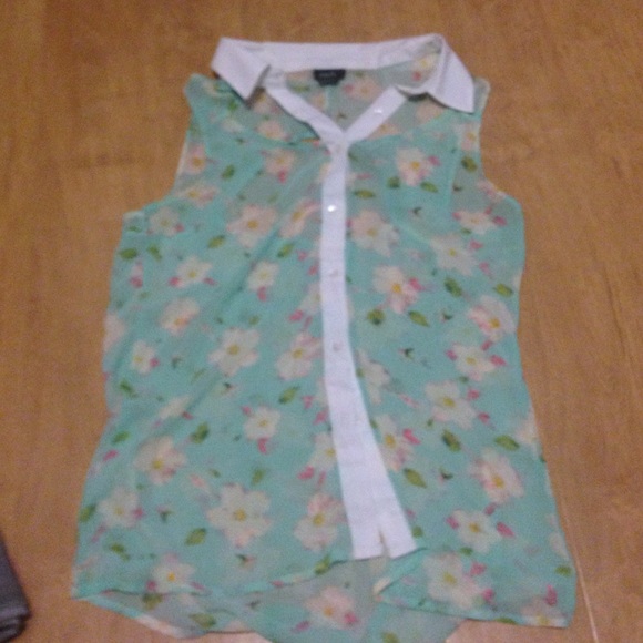 Cutout chiffon collared tank