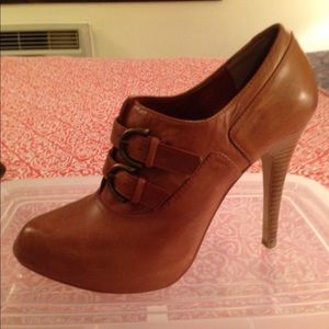 Cognac double buckled Booties