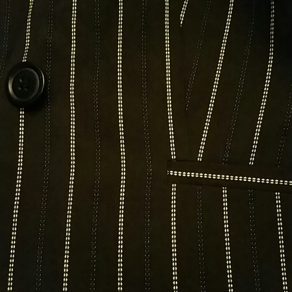 🚫🚫SOLD🚫🚫Express black with white stripe blazer - Picture 4 of 4