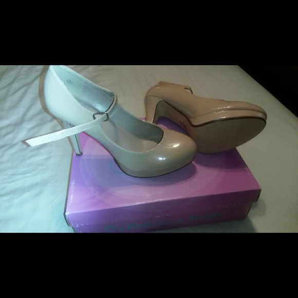 Shoes - Picture 3 of 5