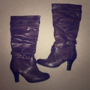 High heel brown boots with buckles