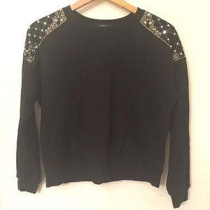Black sweatshirt