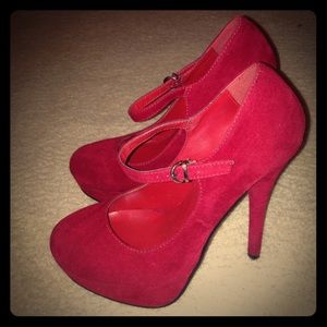 Fabulous Red Pumps 👠