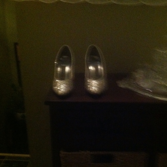 Sliver glittering dancing shoes - Picture 2 of 3