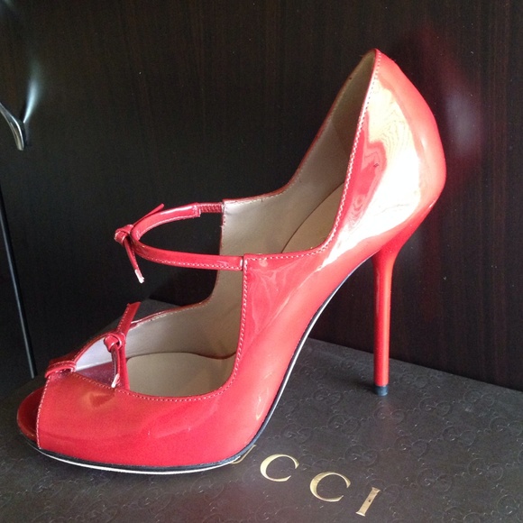 🎉Gucci size 38 red with bow heels🎉 - Picture 2 of 4