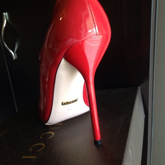 🎉Gucci size 38 red with bow heels🎉 - Picture 4 of 4
