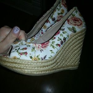 Soda Floral wedges