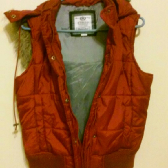 Vest - Picture 2 of 4