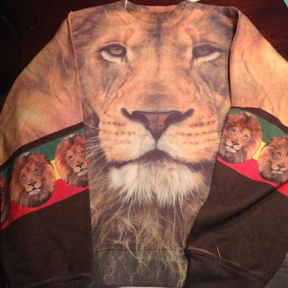 Lion Crew Neck