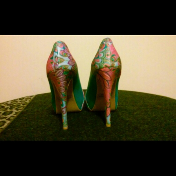 Stilettos - Picture 3 of 4