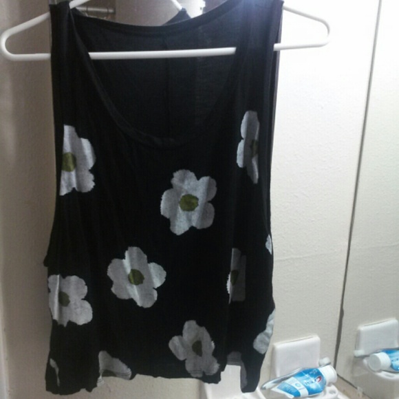 Black daisy muscle tee