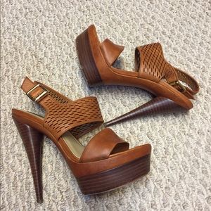 Rachel Zoe. Tan color. High heel.