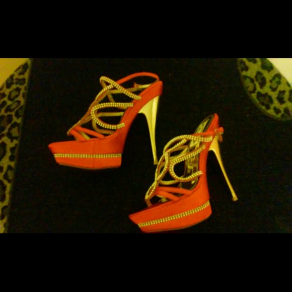 Stilettos - Picture 3 of 4