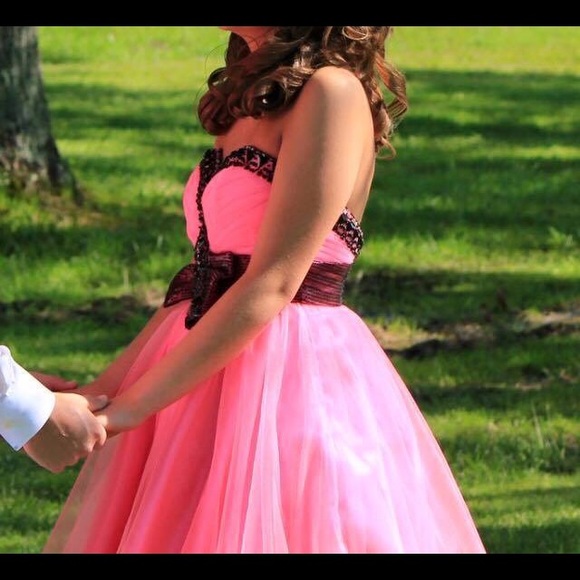 Formal dress - Picture 2 of 3