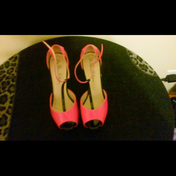 Stilettos - Picture 3 of 4