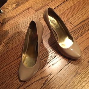 Jessica Simpson Nude Pump