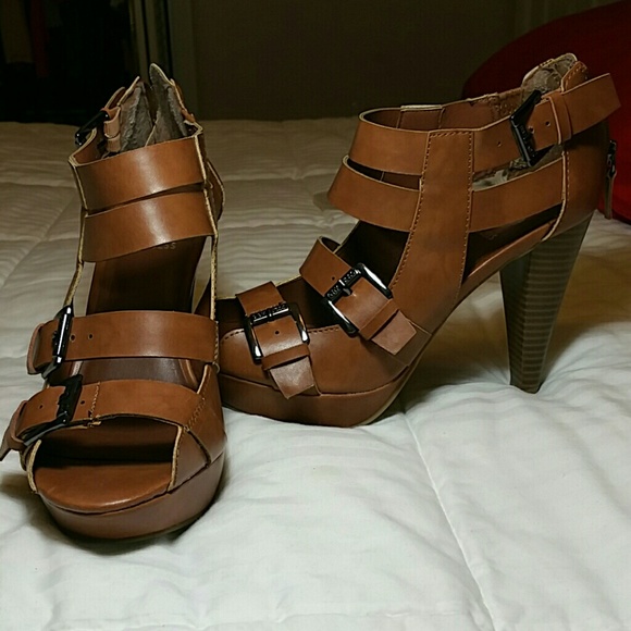 Brown leather guess sandals