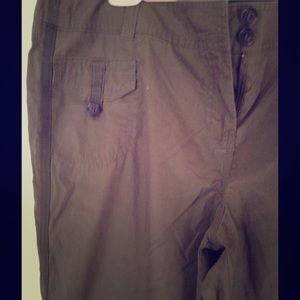 🌷BROWN ROLL BOTTOM CARGO CAPRIS. 🌷