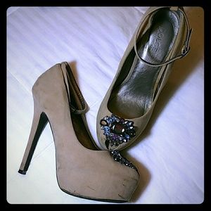 Khaki suede peep toe pumps