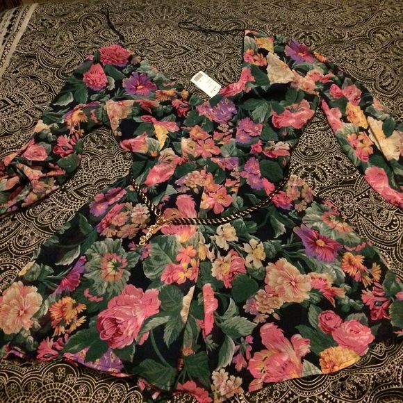 Floral romper NWT