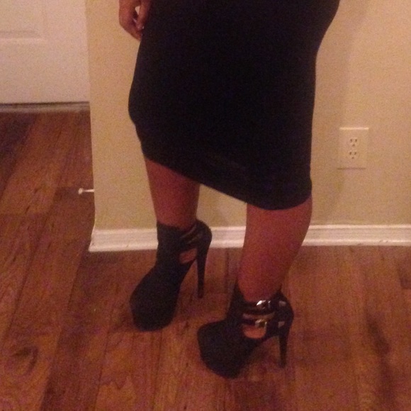 Women's Platform Heels - Picture 2 of 2