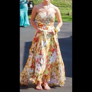 Uniquely Yours size 6 Prom dress