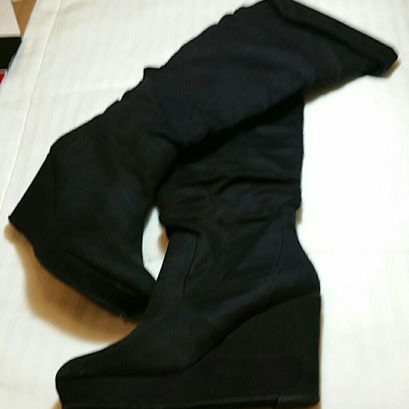 Black wedge boots