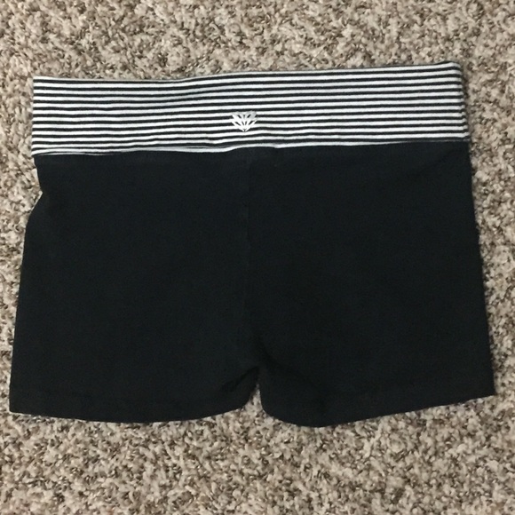 Booty Shorts + Bandeau Bundle - Picture 2 of 4