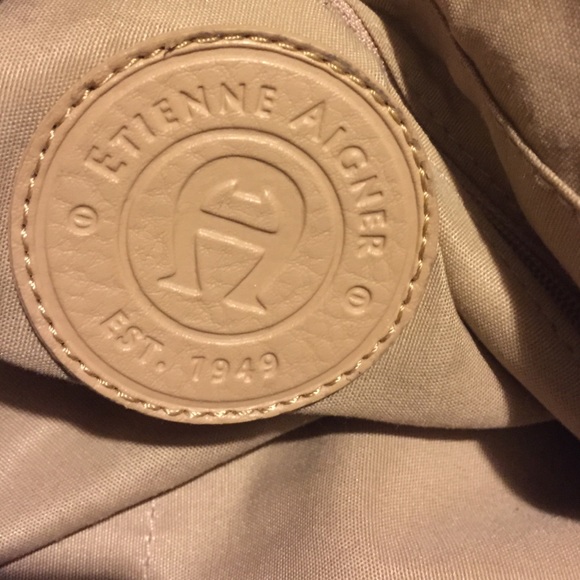 Handbag - Picture 2 of 3