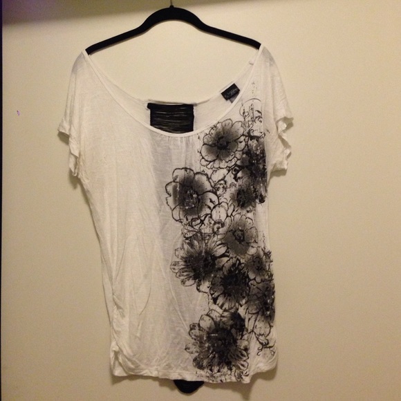 Buckle black/white top