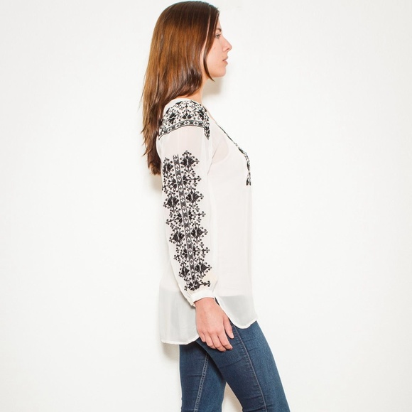 White chiffon top with embroidery - Picture 2 of 4