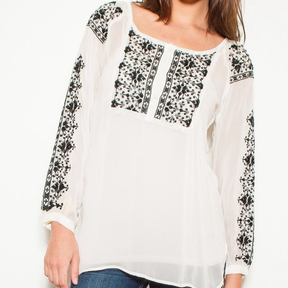 White chiffon top with embroidery - Picture 4 of 4