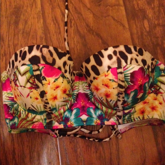 Victoria's Secret Other - Never worn, bathing suit top with lace up back