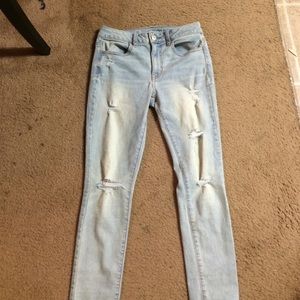 Distressed skinny jeans