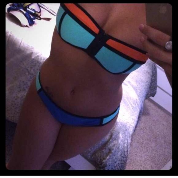 ❌❌SOLD❌❌color block bikini medium - Picture 3 of 4