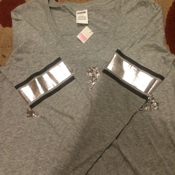 ❌SOLD❌Vs pink bling longsleeve tee - Picture 4 of 4