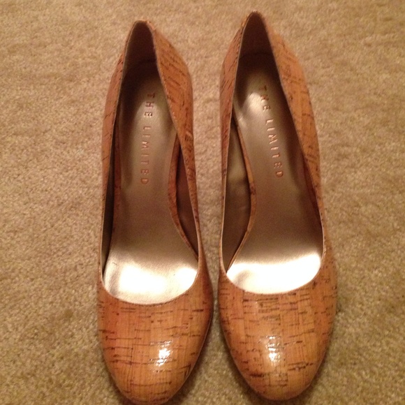 Nude cork print pumps