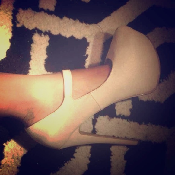 NUDE MARY JANE PUMPS