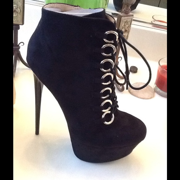 Black Ankle Bootsie