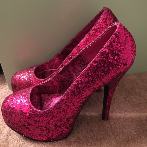 Bordello Fuchsia Pumps