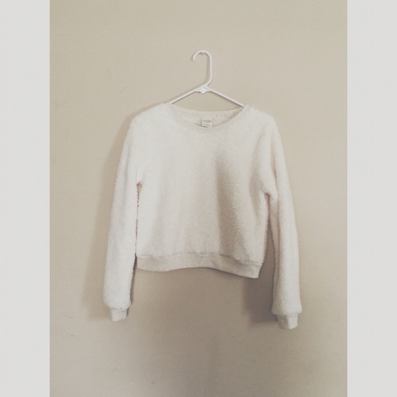 •Abercrombie and Fitch Fuzzy Crop Sweater•