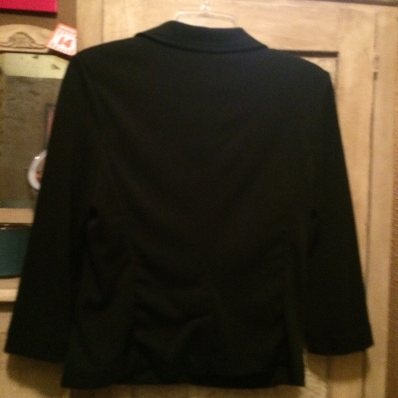 Basic Black Jacket 💄 - Picture 2 of 3