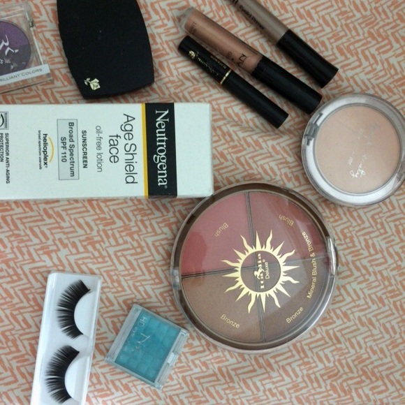 Makeup bundle. - Picture 2 of 4