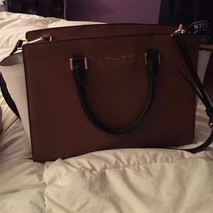 Michael kors. Tan White and black Selma.