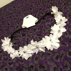 ‼️SOLD‼️White flower crown hair/head band